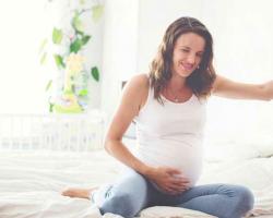 Quando e o que você deve vestir para ir à maternidade durante o primeiro e segundo parto: frequência das contrações, sintomas que acompanham Quando você deve ir à maternidade
